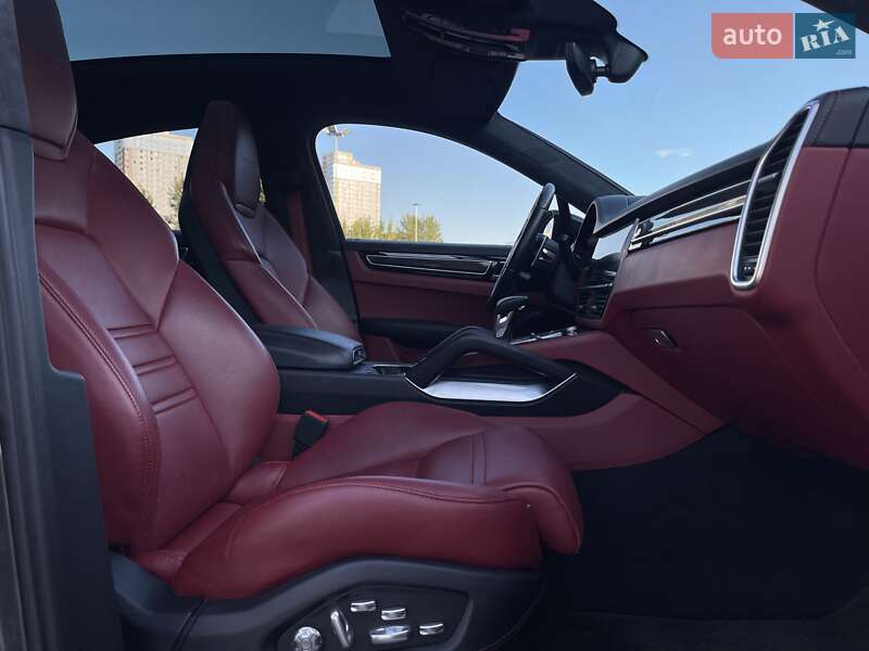 Позашляховик / Кросовер Porsche Cayenne 2019 в Києві