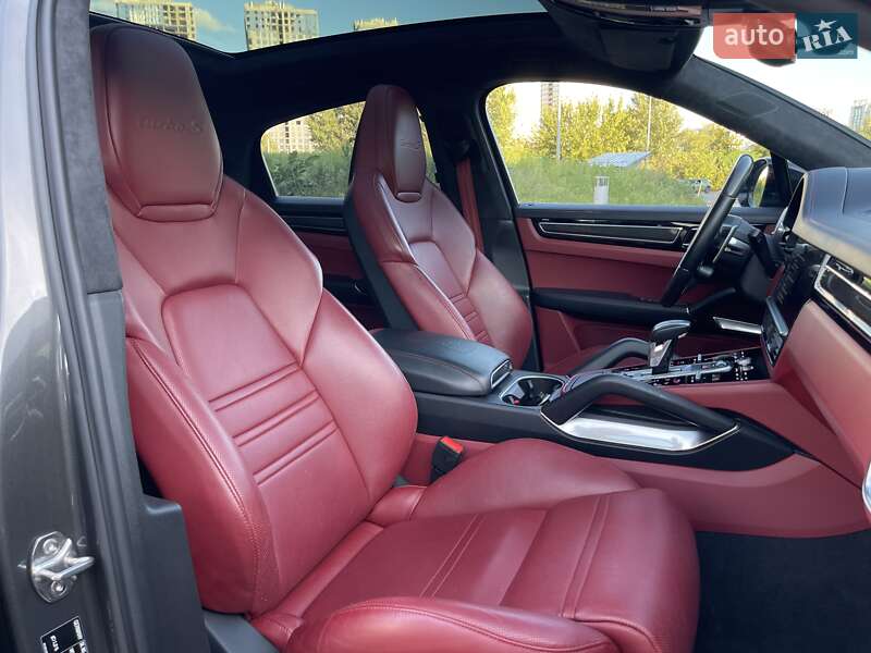 Позашляховик / Кросовер Porsche Cayenne 2019 в Києві