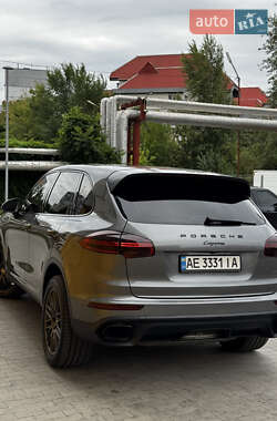 Внедорожник / Кроссовер Porsche Cayenne 2015 в 