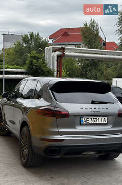 Внедорожник / Кроссовер Porsche Cayenne 2015 в 