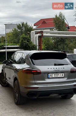 Внедорожник / Кроссовер Porsche Cayenne 2015 в 