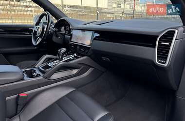 Внедорожник / Кроссовер Porsche Cayenne 2018 в 