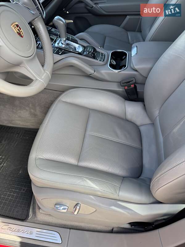 Внедорожник / Кроссовер Porsche Cayenne 2013 в Черновцах