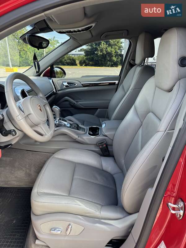 Внедорожник / Кроссовер Porsche Cayenne 2013 в Черновцах
