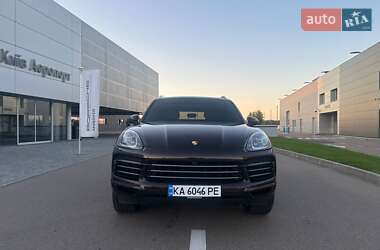 Внедорожник / Кроссовер Porsche Cayenne 2018 в 