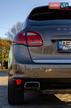 Внедорожник / Кроссовер Porsche Cayenne 2012 в 