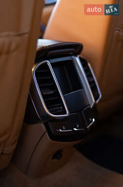 Внедорожник / Кроссовер Porsche Cayenne 2012 в 