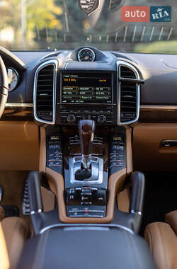 Внедорожник / Кроссовер Porsche Cayenne 2012 в 