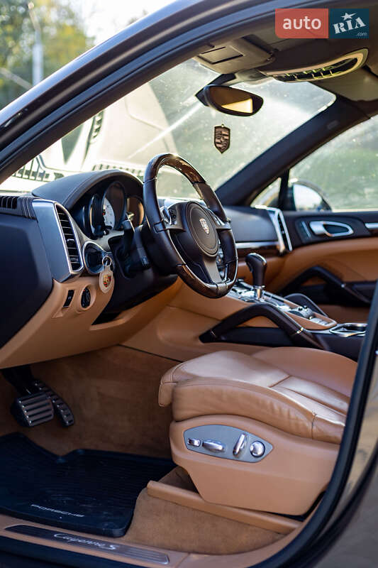 Внедорожник / Кроссовер Porsche Cayenne 2012 в Днепре