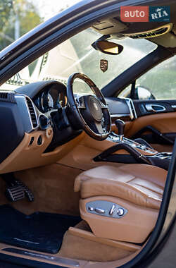 Внедорожник / Кроссовер Porsche Cayenne 2012 в 