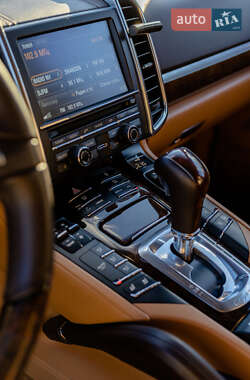 Внедорожник / Кроссовер Porsche Cayenne 2012 в 