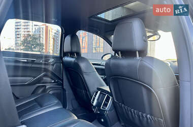 Внедорожник / Кроссовер Porsche Cayenne 2011 в 