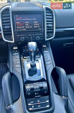 Внедорожник / Кроссовер Porsche Cayenne 2011 в 