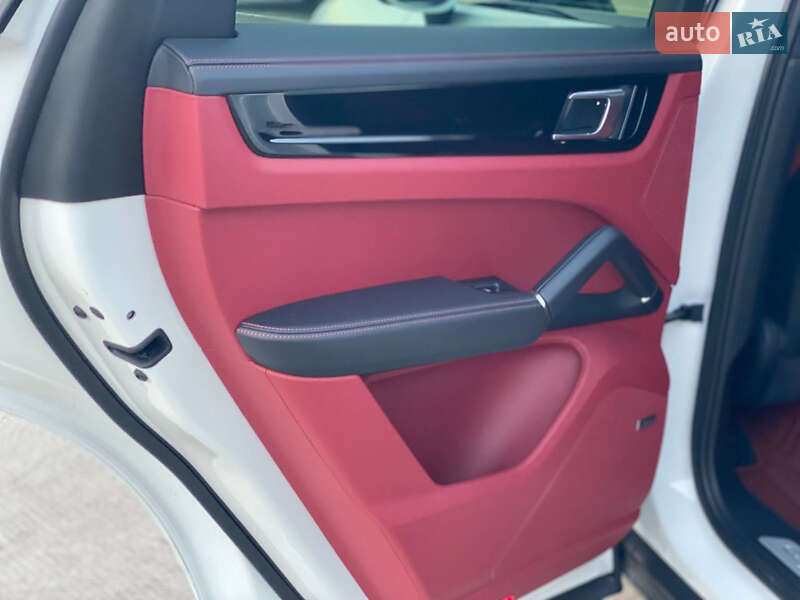 Внедорожник / Кроссовер Porsche Cayenne 2020 в Киеве