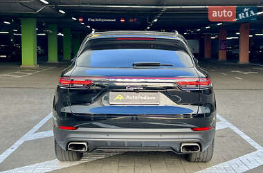 Внедорожник / Кроссовер Porsche Cayenne 2018 в 