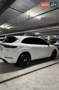 Внедорожник / Кроссовер Porsche Cayenne 2019 в 