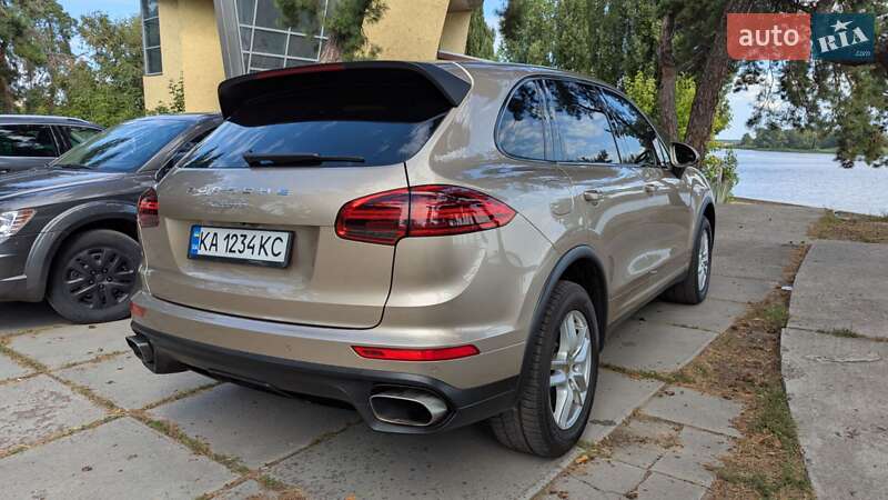 Внедорожник / Кроссовер Porsche Cayenne 2015 в Киеве