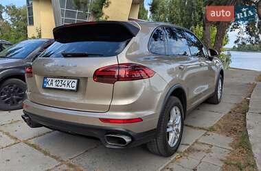 Позашляховик / Кросовер Porsche Cayenne 2015 в 