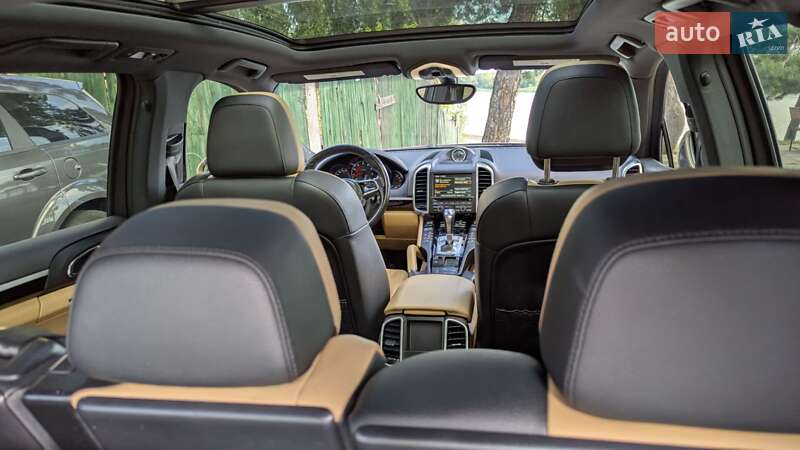 Внедорожник / Кроссовер Porsche Cayenne 2015 в Киеве