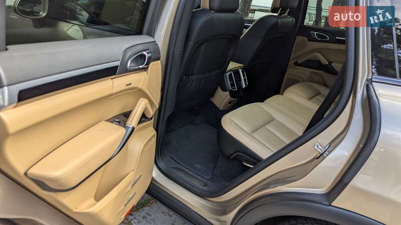Внедорожник / Кроссовер Porsche Cayenne 2015 в Киеве