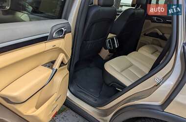 Позашляховик / Кросовер Porsche Cayenne 2015 в 