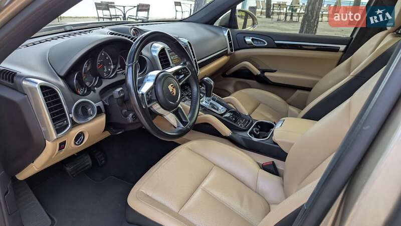 Внедорожник / Кроссовер Porsche Cayenne 2015 в Киеве