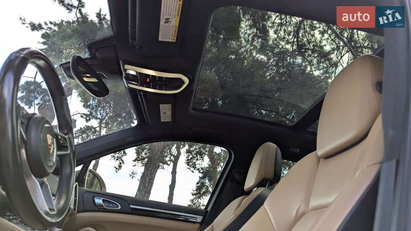 Внедорожник / Кроссовер Porsche Cayenne 2015 в Киеве