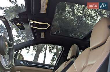 Позашляховик / Кросовер Porsche Cayenne 2015 в 