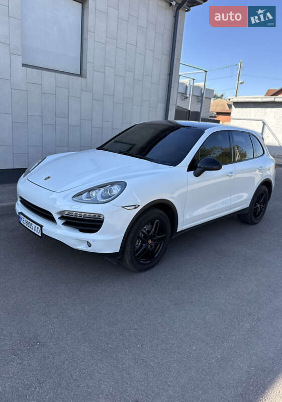 Позашляховик / Кросовер Porsche Cayenne 2013 в 