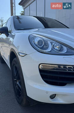 Позашляховик / Кросовер Porsche Cayenne 2013 в 