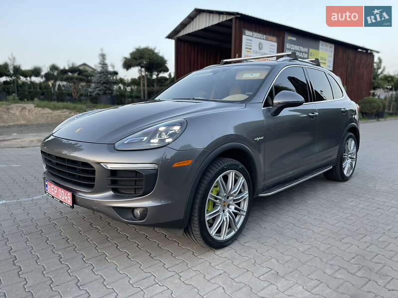 Внедорожник / Кроссовер Porsche Cayenne 2015 в Луцке
