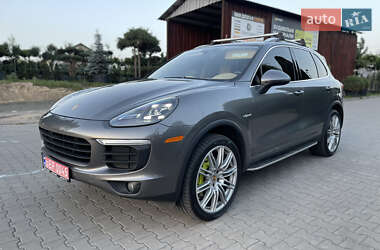 Внедорожник / Кроссовер Porsche Cayenne 2015 в 