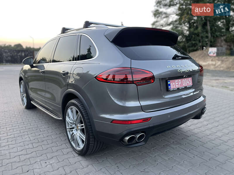 Внедорожник / Кроссовер Porsche Cayenne 2015 в Луцке