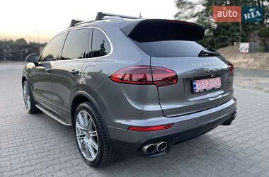 Внедорожник / Кроссовер Porsche Cayenne 2015 в 