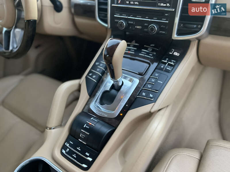 Внедорожник / Кроссовер Porsche Cayenne 2015 в Луцке