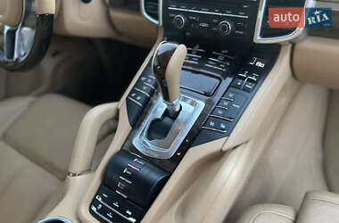 Внедорожник / Кроссовер Porsche Cayenne 2015 в 