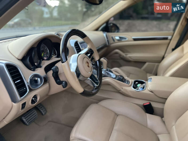 Внедорожник / Кроссовер Porsche Cayenne 2015 в Луцке