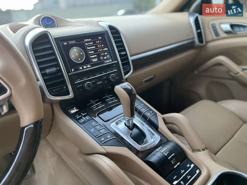 Внедорожник / Кроссовер Porsche Cayenne 2015 в Луцке