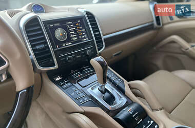 Внедорожник / Кроссовер Porsche Cayenne 2015 в 