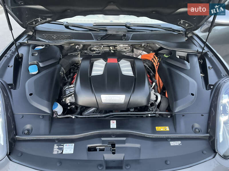 Внедорожник / Кроссовер Porsche Cayenne 2015 в Луцке