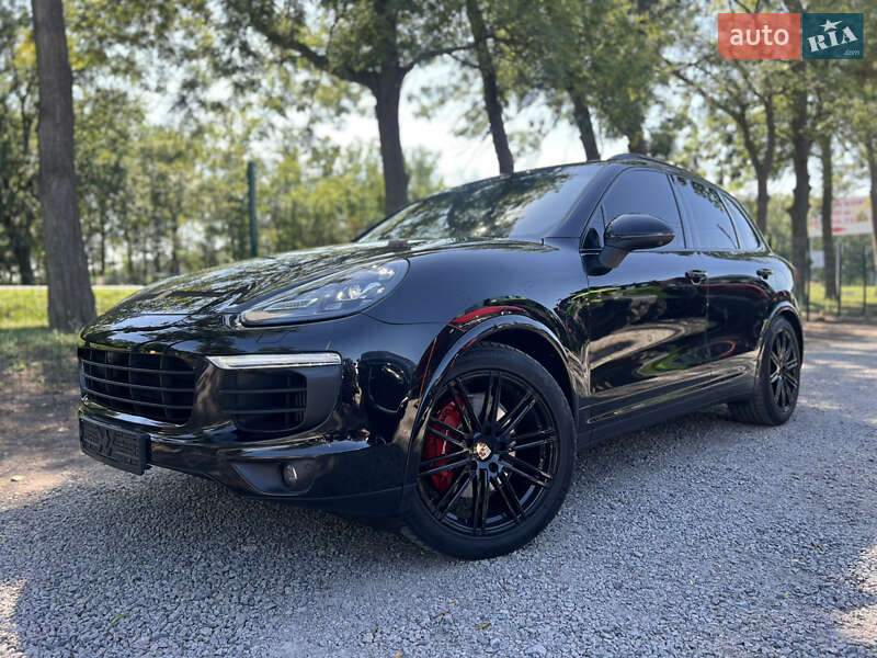 Внедорожник / Кроссовер Porsche Cayenne 2017 в 