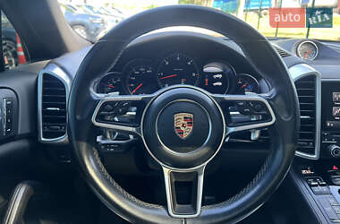 Внедорожник / Кроссовер Porsche Cayenne 2017 в 