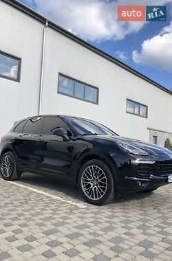 Позашляховик / Кросовер Porsche Cayenne 2015 в 