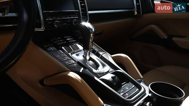Позашляховик / Кросовер Porsche Cayenne 2015 в Дніпрі