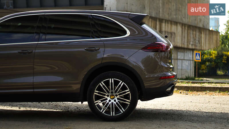 Позашляховик / Кросовер Porsche Cayenne 2015 в Дніпрі