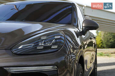 Внедорожник / Кроссовер Porsche Cayenne 2015 в 