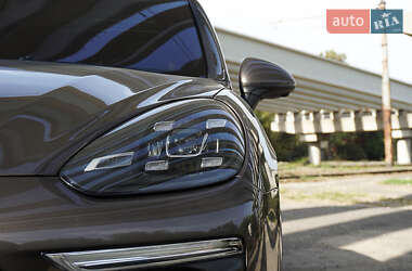 Внедорожник / Кроссовер Porsche Cayenne 2015 в 