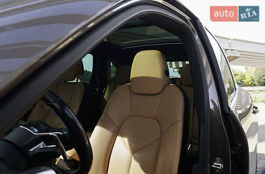 Внедорожник / Кроссовер Porsche Cayenne 2015 в 