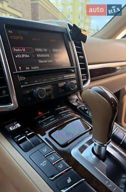 Позашляховик / Кросовер Porsche Cayenne 2011 в 