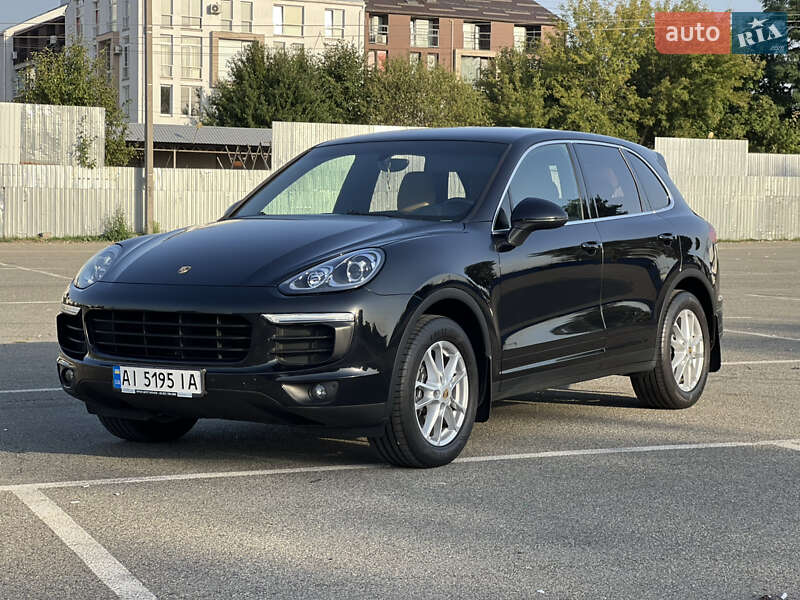 Внедорожник / Кроссовер Porsche Cayenne 2015 в 
